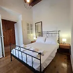 Spitaki Milos * Trypití