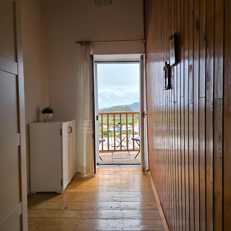 Spitaki Milos * Trypiti