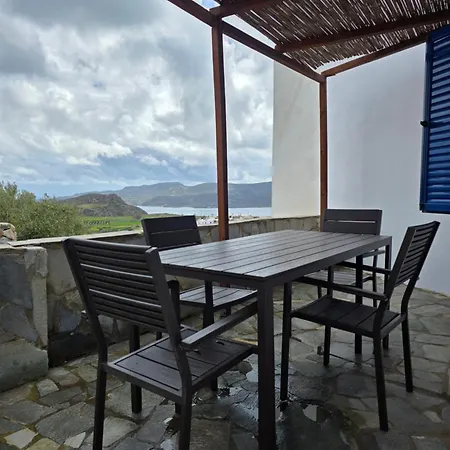 Spitaki Milos Feriehus Trypití