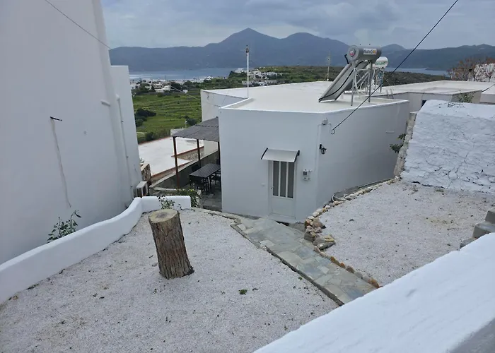 Spitaki Milos Trypiti