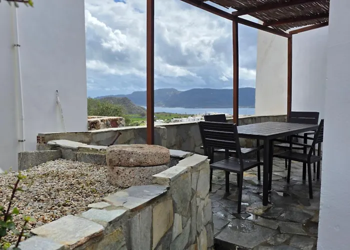 Spitaki Milos Holiday home Tripiti